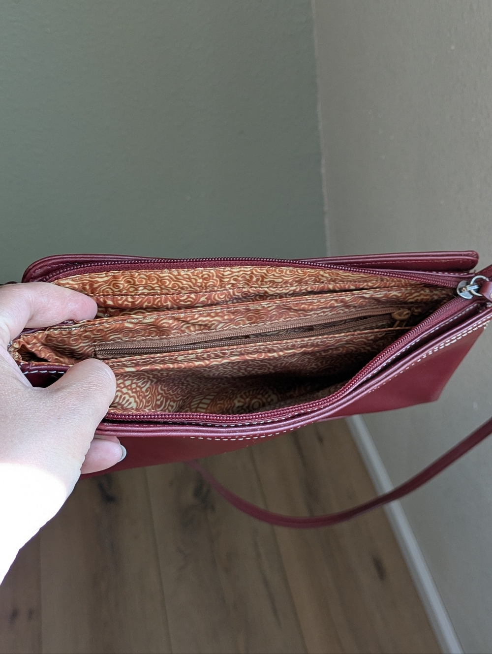 Vintage Guess Maroon Shoulder Bag - Picture 3 of 5